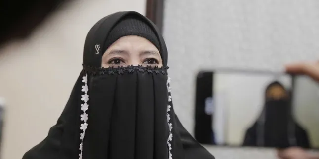 Perdalam Ilmu Agama Hingga ke Luar Negeri, Peggy Melati Sukma Bagikan Pengalamannya