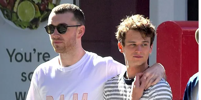 Perdana! Brandon Flynn Posting Foto Bareng Sam Smith Perdana! Brandon Flynn Posting Foto Bareng Sam Smith