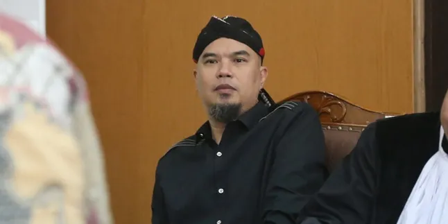 Perdana Foto Mugshot, Ahmad Dhani: Kayak Maling Motor Perdana Foto Mugshot, Ahmad Dhani: Kayak Maling Motor