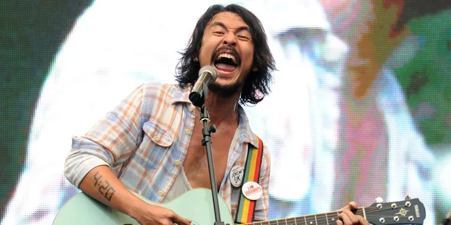 Perfeksionis, Ello 'Hajar' Penggarapan Album Secara Mandiri