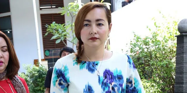 Pergi Jauh ke Australia, Dewi Rezer Ternyata Sedang... Pergi Jauh ke Australia, Dewi Rezer Ternyata Sedang...