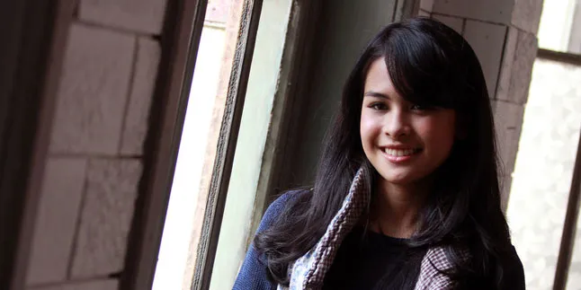 Pergi ke Inggris, Maudy Ayunda Bawa Bekal Ikan Teri dan Daging Suwir