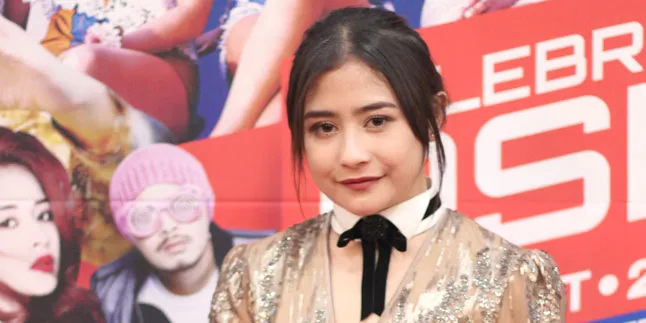 Pergi ke Korea, Prilly Latuconsina Coba Kue Berbentuk 'Pup' Pergi ke Korea, Prilly Latuconsina Coba Kue Berbentuk 'Pup'