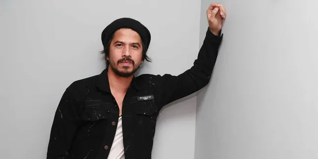 Pergi Umrah, Aryo Wahab Quality Time Bareng Istri