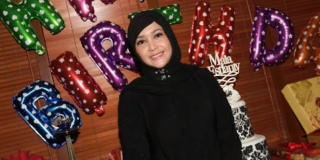 Pergi Umrah Bareng Dul, Maia Estianty Cantik Kenakan Hijab Pergi Umrah Bareng Dul, Maia Estianty Cantik Kenakan Hijab
