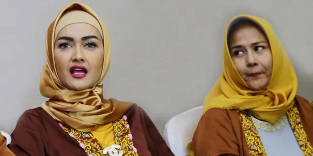 Pergi Umrah Bareng Orangtua, Jupe Ingin Berserah ke Tuhan