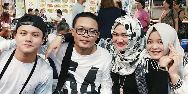 Pergoki Ibunya Serumah Dengan Teddy, Rizky Febian Sujud Minta Lina Kembali ke Sule Pergoki Ibunya Serumah Dengan Teddy, Rizky Febian Sujud Minta Lina Kembali ke Sule