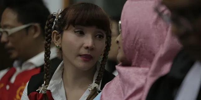 Perhiasan dan Berlian Dicuri Maling, Roro Fitria Curhat Nangis Histeris