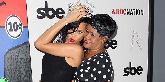 Perilaku 'Liar' Rihanna Diwariskan Dari Ibunya?