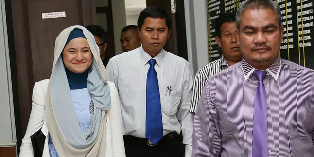Peringatkan Jangan Lawan Ibu, Marshanda Pecat Pengacara Ini Peringatkan Jangan Lawan Ibu, Marshanda Pecat Pengacara Ini