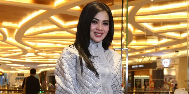Perjalanan Sukabumi - Jakarta, Syahrini Santai Naik Helikopter