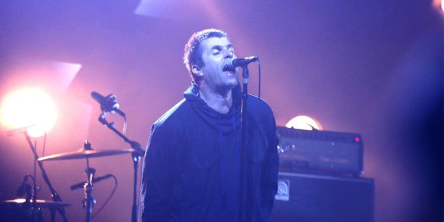 Perjuangan Adjis Doaibu Demi Bisa Foto Bersama Liam Gallagher