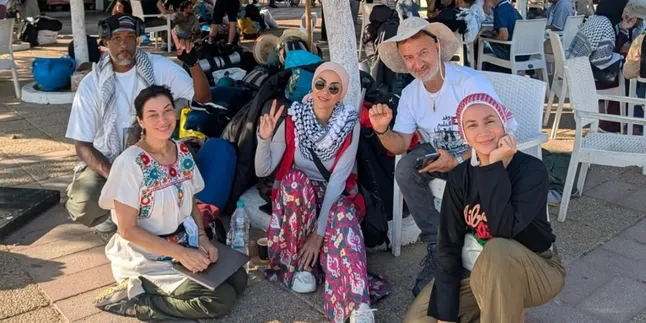 Wanda Hamidah's Struggle Waiting for a Ship to Gaza, Lying in the Port of Tunisia