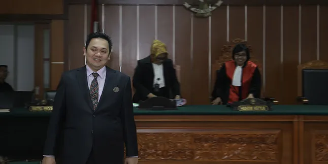 Permasalahkan Make Up, Farhat Abbas Katakan Kaum Wanita Egois Permasalahkan Make Up, Farhat Abbas Katakan Kaum Wanita Egois
