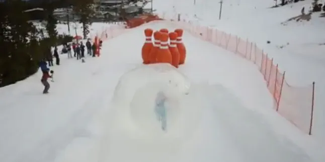 Pernah Bayangkan Dirimu Jadi Bola Bowling?