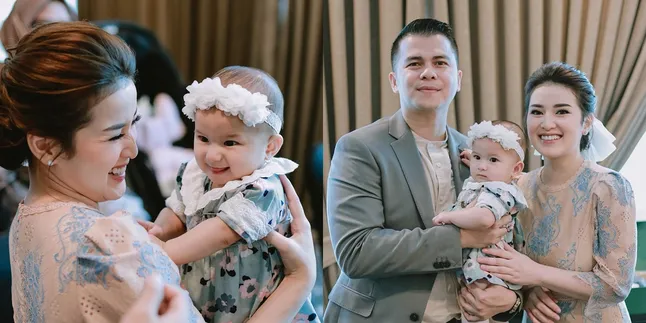 Pernah Dikira Hamil Bohongan, Ini 7 Potret Kehidupan Rosiana Dewi Setelah Jadi Ibu - Si Mama Muda Berwajah Remaja Pernah Dikira Hamil Bohongan, Ini 7 Potret Kehidupan Rosiana Dewi Setelah Jadi Ibu - Si Mama Muda Berwajah Remaja