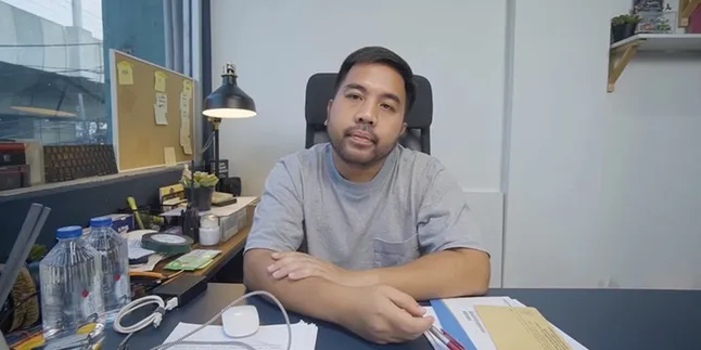 Pernah Gak Lucu Kala Open Mic, Adriano Qalbi Kesal Sampai Banting Mikrofon