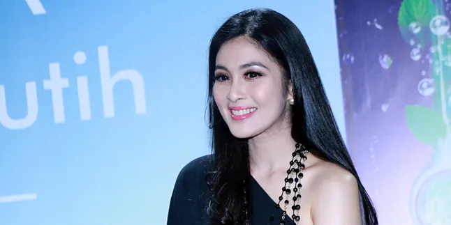 Pernikahan Makin Dekat, Sandra Dewi & Calon Suami Sibuk Sendiri