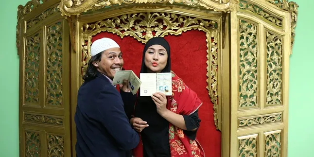 Pernikahan Ria Irawan, Jaga Agar Tak Liar & Mas Kawin Ketinggalan Pernikahan Ria Irawan, Jaga Agar Tak Liar & Mas Kawin Ketinggalan