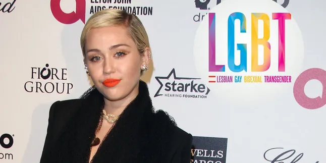 Pernikahan Sesama Jenis Legal di US, Miley Cyrus Menangis Bahagia