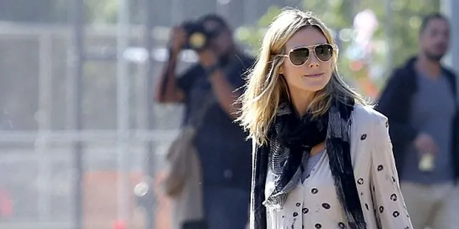 Perpaduan 'Aneh' Busana Heidi Klum