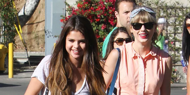 Persahabatan Taylor Swift - Selena Gomez Itu Everlasting! Persahabatan Taylor Swift - Selena Gomez Itu Everlasting!