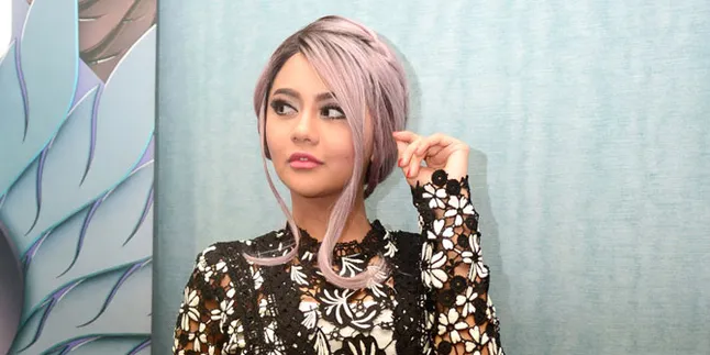 Persiapan Lebaran, Jenita Janet Pilih Pakai Baju Desain Sendiri