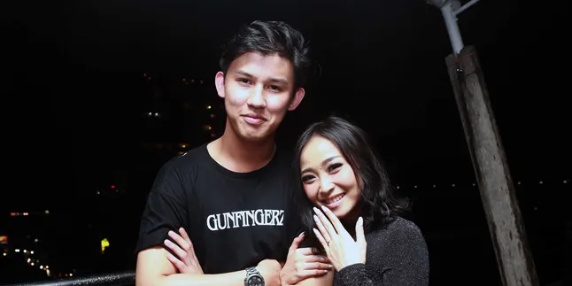 Persiapan Nikah 99,9%, Rinni Wulandari Dipingit 3 Hari Persiapan Nikah 99,9%, Rinni Wulandari Dipingit 3 Hari
