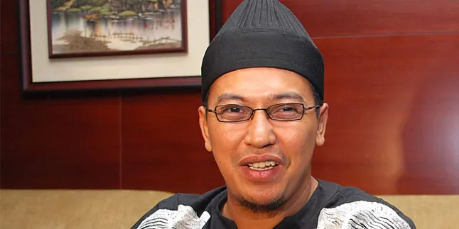 Pertama Kali Jadi Imam, Uje Ditinggal Kabur Makmum Pertama Kali Jadi Imam, Uje Ditinggal Kabur Makmum