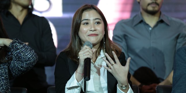 First Time Becoming a Film Producer, Prilly Latuconsina Appoints Umay Shahab as Director