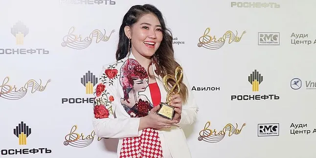 Pertama Kali Perform di Eropa, Via Vallen Malah Bawa Pulang Penghargaan