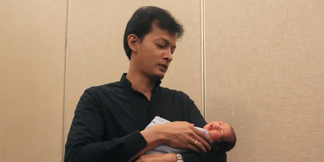 Pertama Unggah Foto Anak, Fedi Nuril Tulis Kutipan Tentang Gairah