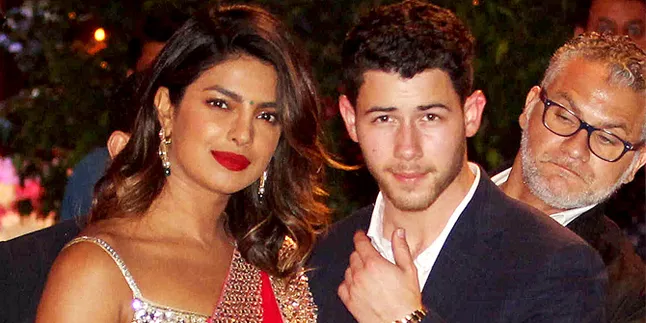 Pertunangan Priyanka Chopra dan Nick Jonas Dapat 'Restu' Dari Meghan Markle Pertunangan Priyanka Chopra dan Nick Jonas Dapat 'Restu' Dari Meghan Markle