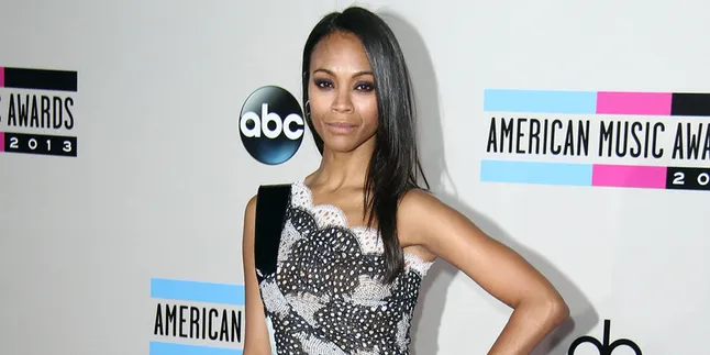 Perut Besar & Tanpa Make-Up, Masih Mengenali Zoe Saldana? Perut Besar & Tanpa Make-Up, Masih Mengenali Zoe Saldana?