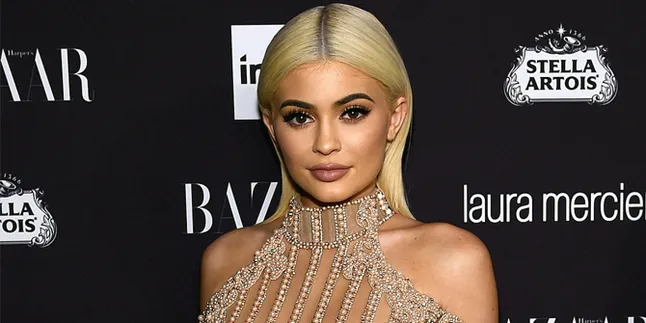 Perut Makin Buncit, Ini Penampilan Terbaru Kylie Jenner Sekarang