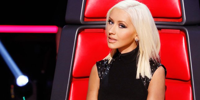 Perut Membesar, Christina Aguilera Tetap Manggung