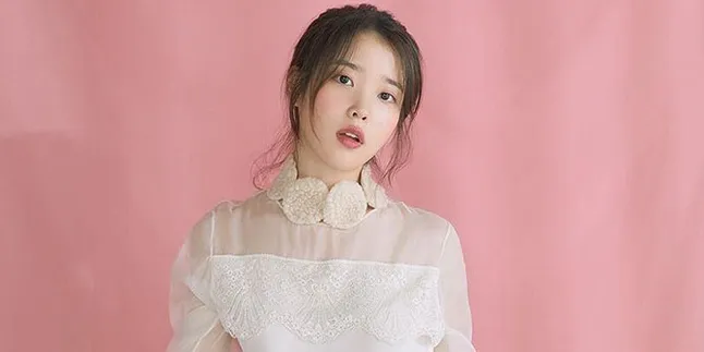 Pesona Elegan IU Saat Hadiri '2018 APAN Star Awards' Yang Curi Perhatian