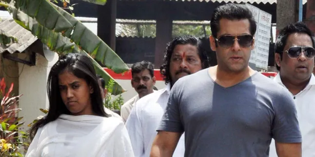 Pesta Mewah, Undangan Pernikahan Adik Salman Khan Berhias Emas?