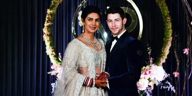 Pesta Pernikahan dengan Nick Jonas Ternyata Membuat Ibunda Priyanka Chopra Kecewa Pesta Pernikahan dengan Nick Jonas Ternyata Membuat Ibunda Priyanka Chopra Kecewa