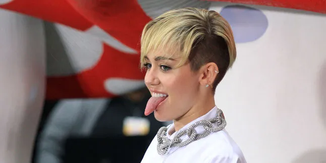 Pesta Sampai Pagi, Miley Cyrus & Kellan Lutz Mesra!