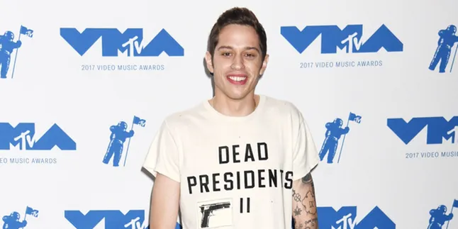 Pete Davidson Kembali Manggung dan Beri Statement Pertama Pasca Putus