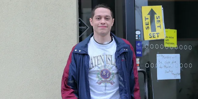 Pete Davidson Kesal dan Keberatan Ariana Grande Bahas Mr P-nya Pada Publik Pete Davidson Kesal dan Keberatan Ariana Grande Bahas Mr P-nya Pada Publik