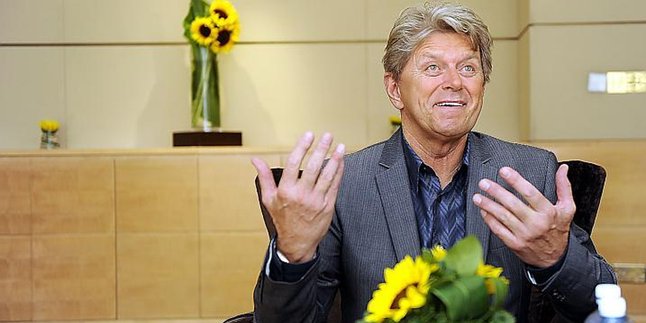 Peter Cetera: Aku Tak Peduli Pada The Beatles!