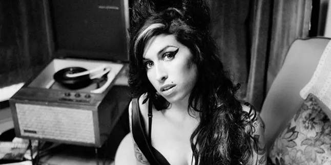 Peter Doherty Rilis Single Tribute Untuk Amy Winehouse