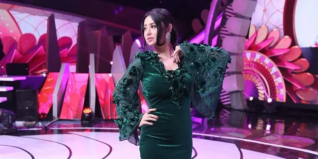 Petugas Rumah Sakit Benarkan Kabar Meninggalnya Ayahanda Dewi Perssik