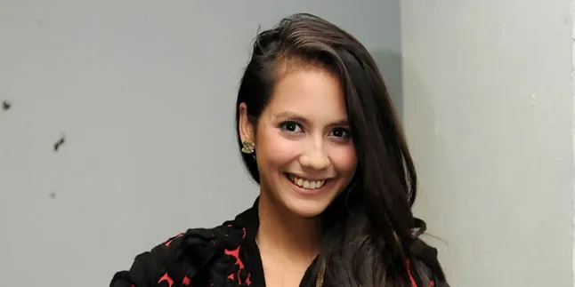 Pevita Pearce Bagi-Bagi Tips Cantik Pevita Pearce Bagi-Bagi Tips Cantik