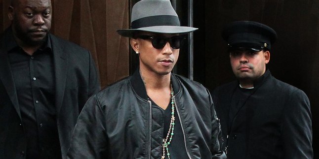 Pharrell Williams Dibuat Terharu Oleh Fansnya di Inggris