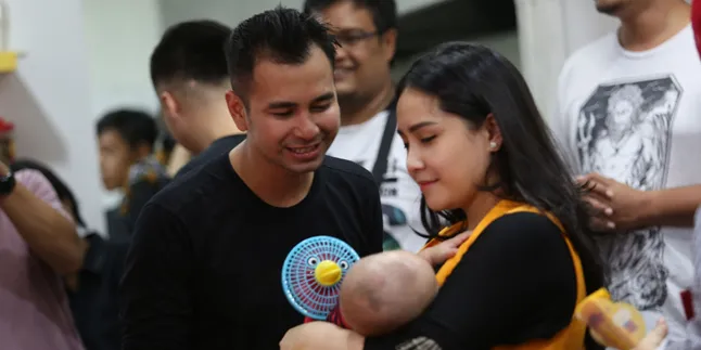 Photoshoot, Keluarga Raffi - Nagita Kompakan Pakai Baju Putih Photoshoot, Keluarga Raffi - Nagita Kompakan Pakai Baju Putih
