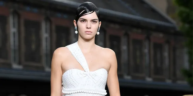 Photoshoot Lingerie, Kendall Jenner Tampil Seksi Menggoda Photoshoot Lingerie, Kendall Jenner Tampil Seksi Menggoda