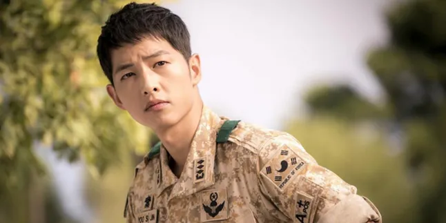 Photoshoot Pertama Song Joong Ki Usai Wamil, Ganteng Banget! Photoshoot Pertama Song Joong Ki Usai Wamil, Ganteng Banget!